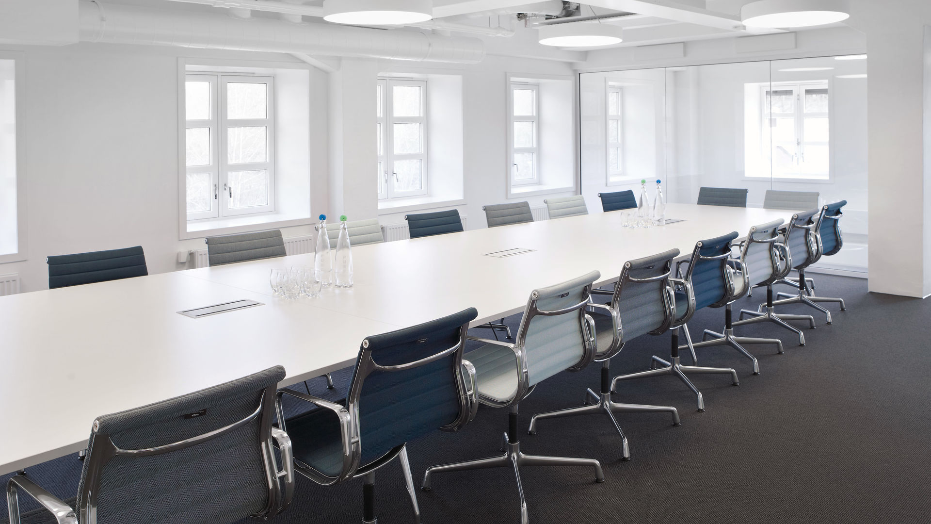 ALUMINIUM CHAIRS EA 105/107/108 – CONFERENCE