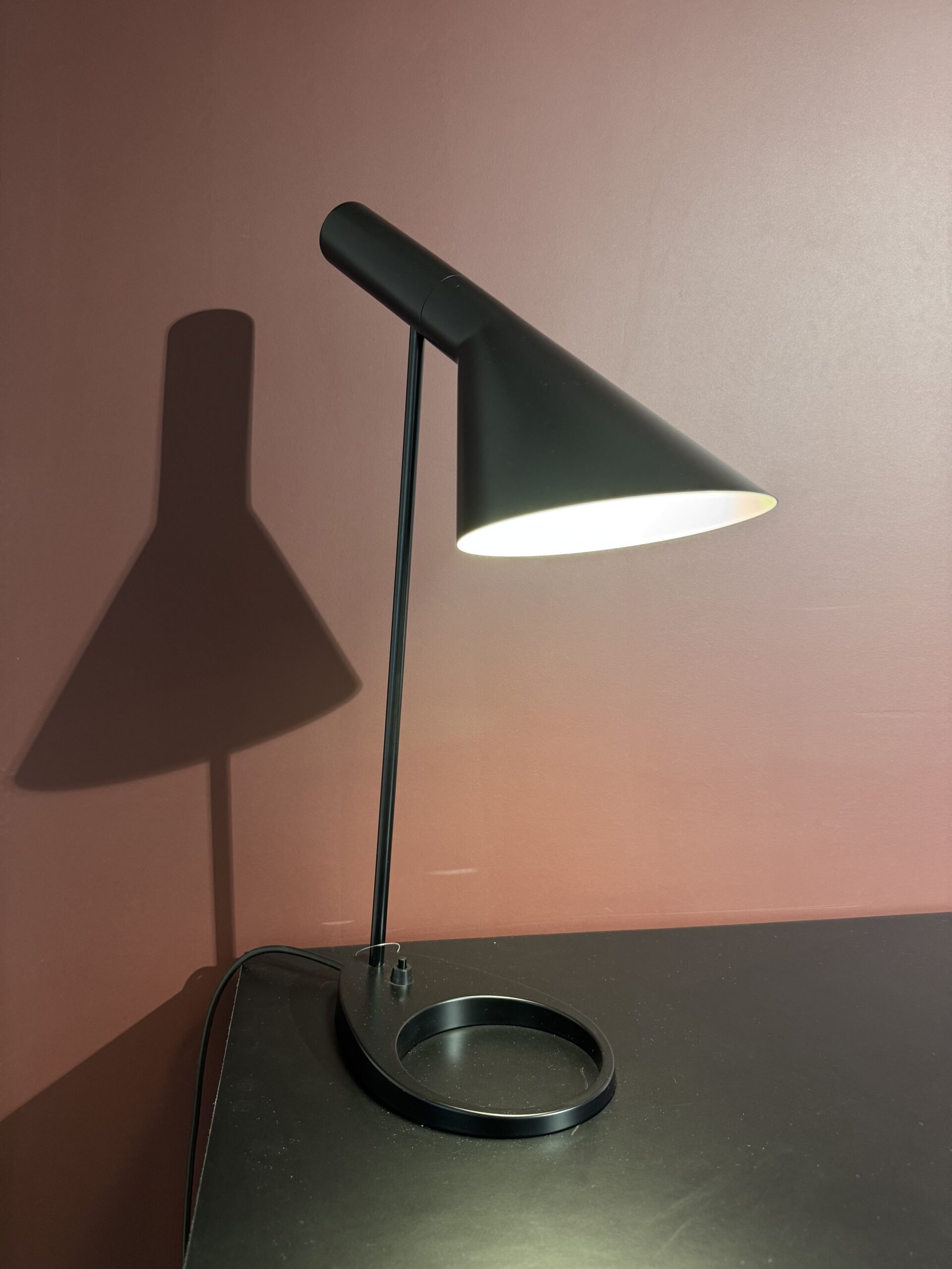 AJ TABLE LAMP