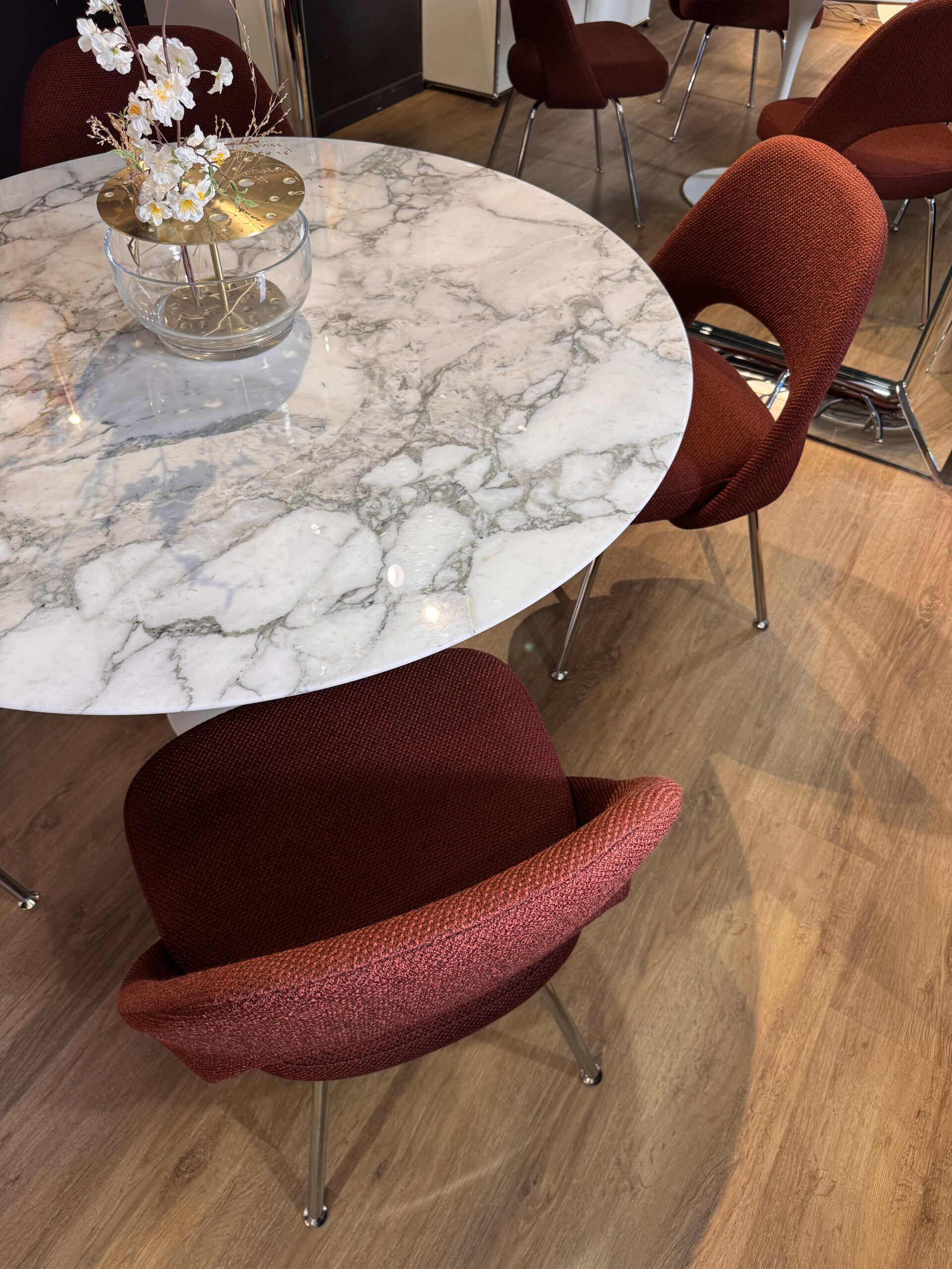 CHAISE EXECUTIVE SAARINEN