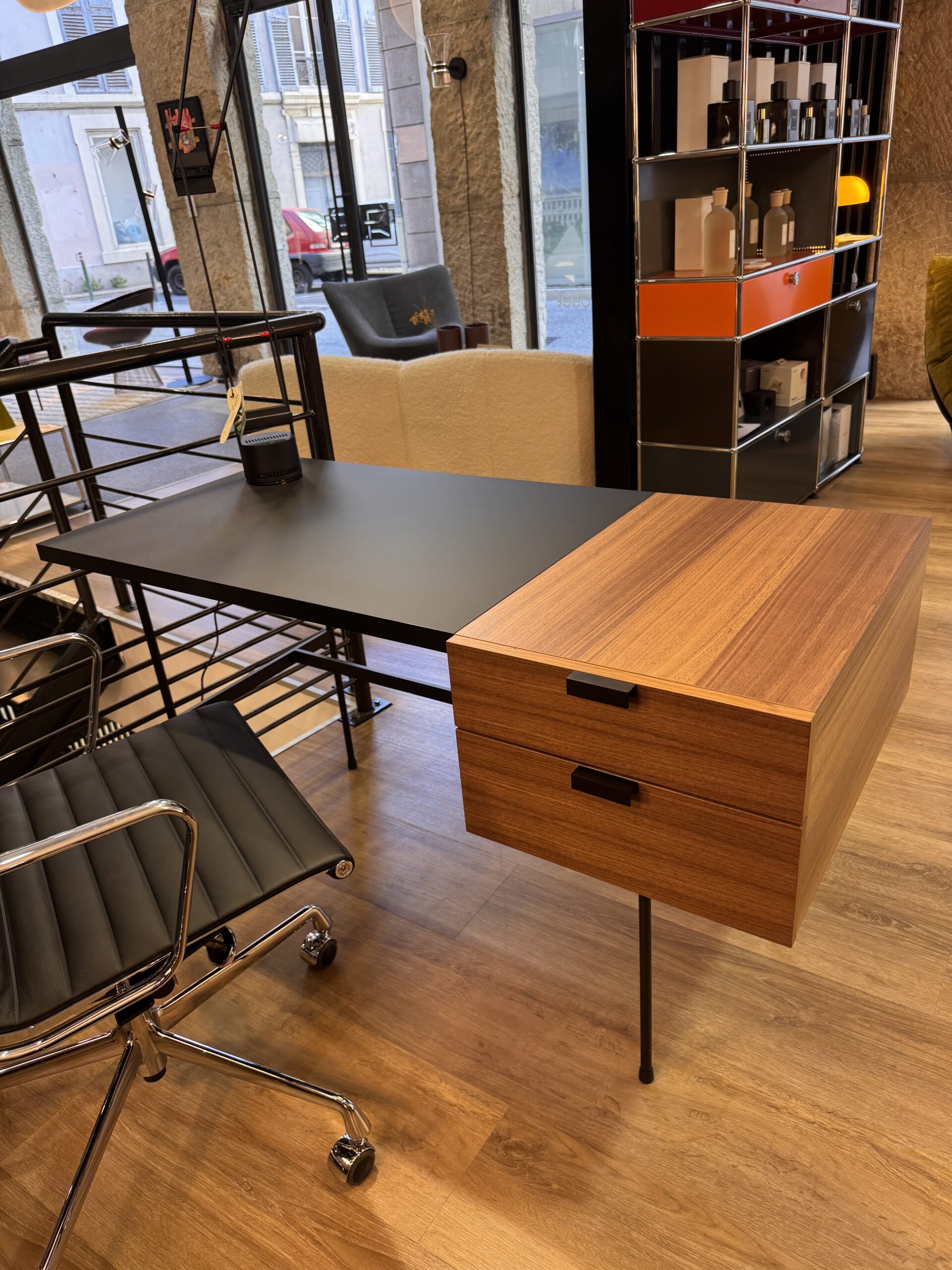 BUREAU TANIS